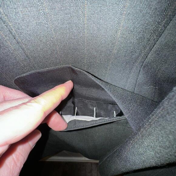 Yves Saint Laurent VTG Charcoal 2 Piece Suit Men's 44R + 32X30 Pants FRANCE - Picture 3 of 9